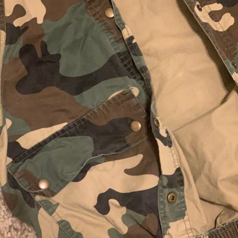 Cropped Camo Lightweight Jacket - Picture 2 of 3